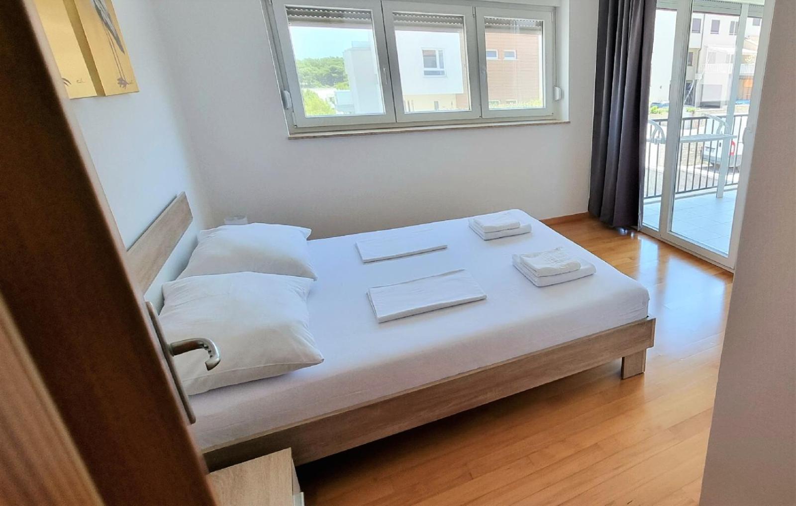 Apartmani Sunce I More Premantura Exterior photo